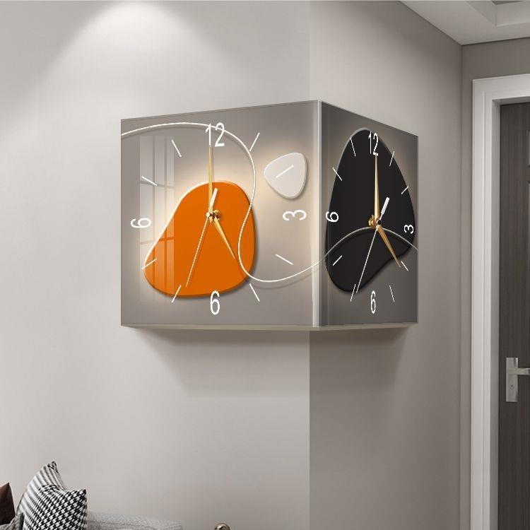 Creative Dual-Sided Clock